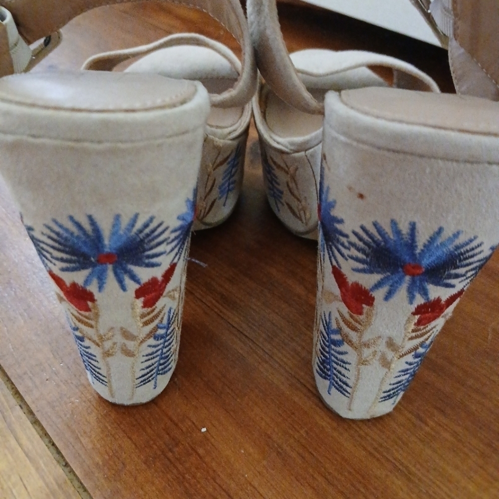 YOKI Vintage  Embroidered Floral Bohemian Platform Wedge Sandals Size 7 - Picture 4 of 10